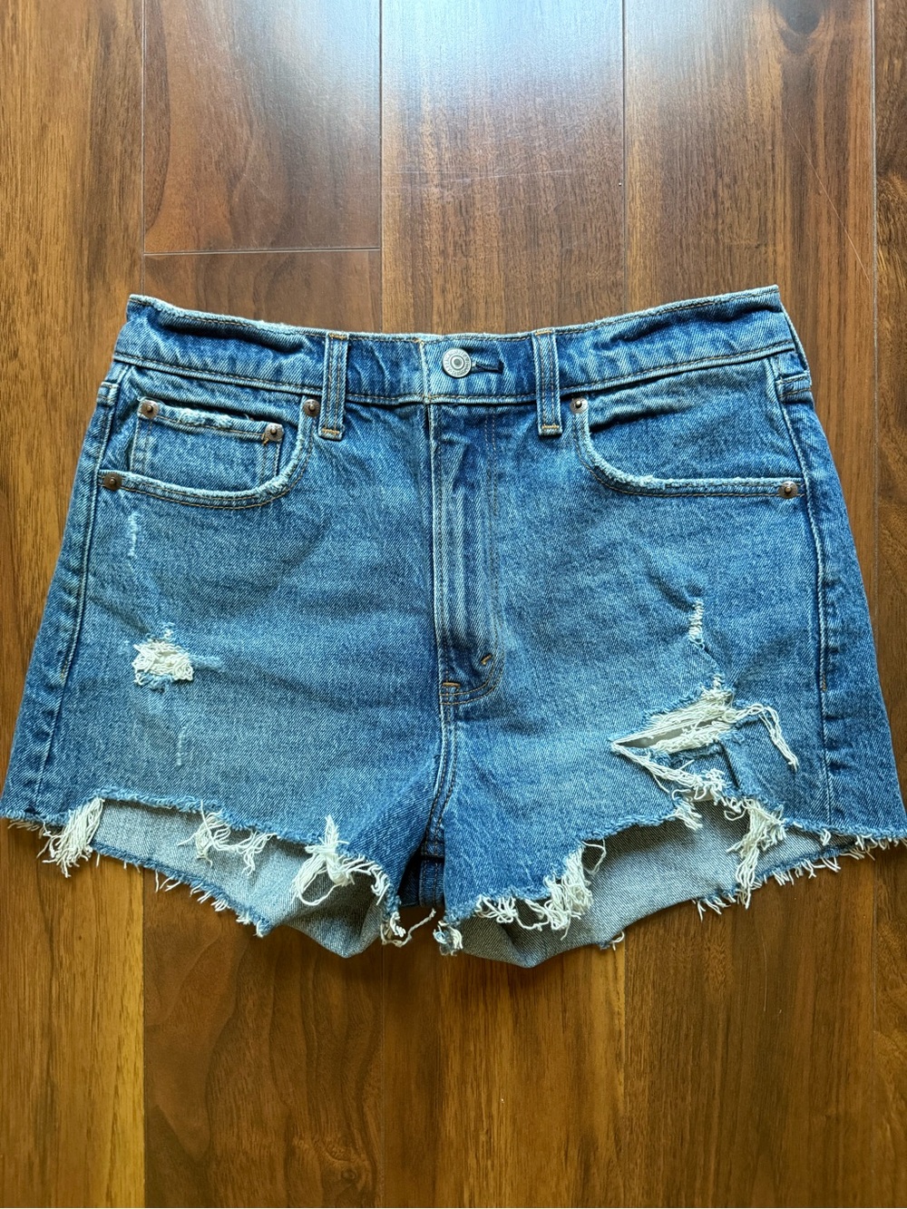 Abercrombie & Fitch Distressed Denim The Mom High Rise shorts / Size 27/4 / EUC!